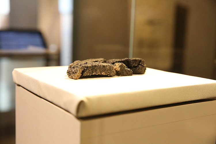 5,000-Year-Old Loaf of Bread Found in Küllüoba Mound Is on Display