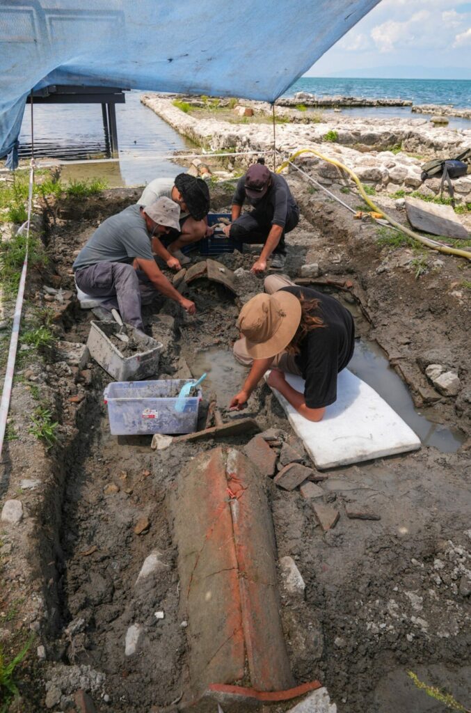 Archaeologists Discover Tombs at the Underwater Basilica in İznik
