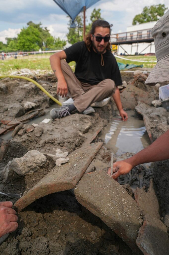 Archaeologists Discover Tombs at the Underwater Basilica in İznik