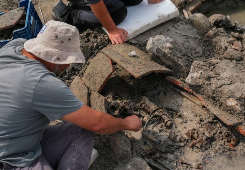 Archaeologists Discover Tombs at the Underwater Basilica in İznik