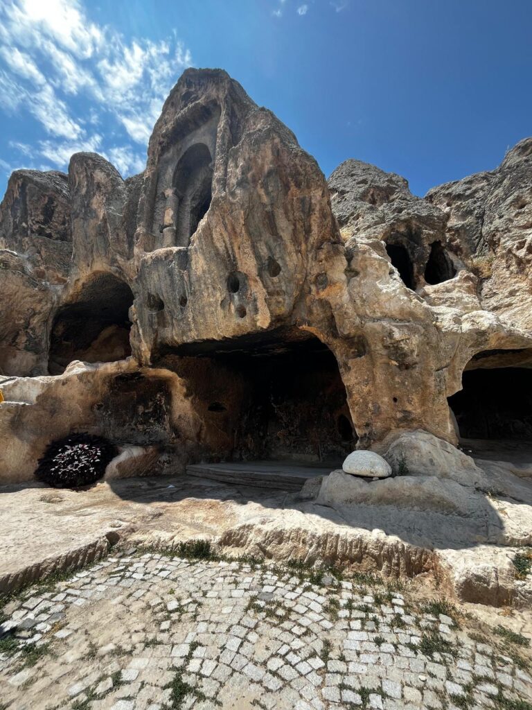 3000-Year-Old-Phrygian-Rock-Tomb