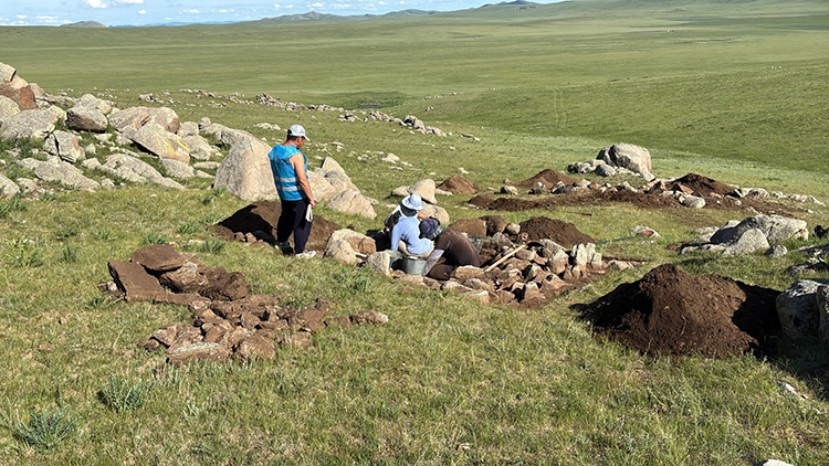 Ancient Nomadic Burial Mounds Unearthed in Mongolia Reveal Turkish-Mongol Cultural Legacy