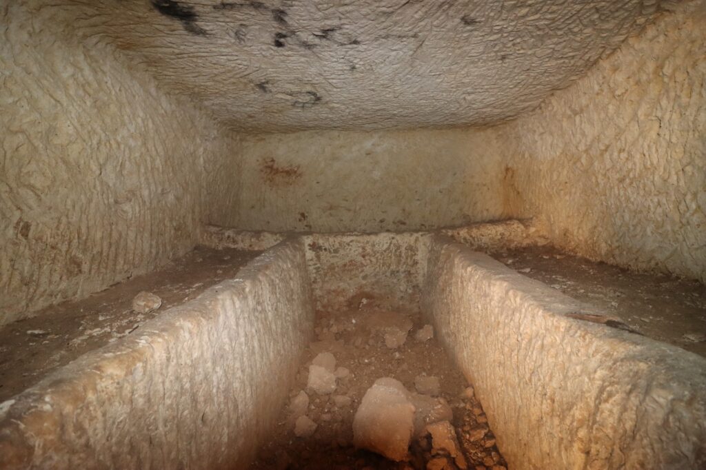 Ancient Rock-Cut Tomb in Suruç Added to Şanlıurfa’s Cultural Inventory
