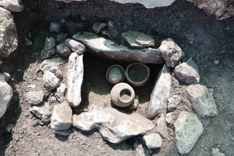5,000- and 11,000-Year-Old Burials Unearthed at Çayönü