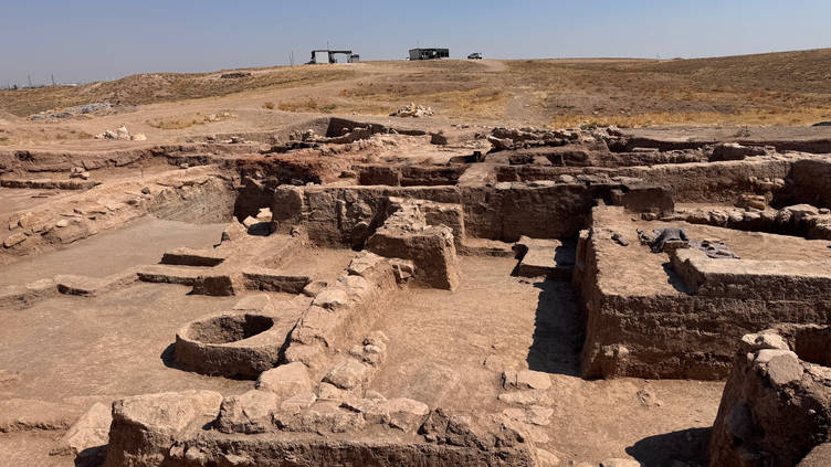 3,500-Year-Old “Kitchen Set” and Merchant’s Silver Plates Unearthed in Karahöyük