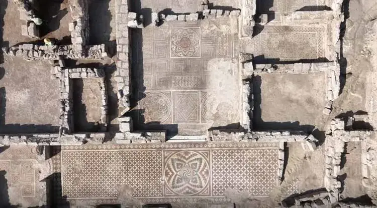 11th-Century Graves Unearthed in Kayseri’s Monumental Roman Mosaic Villa