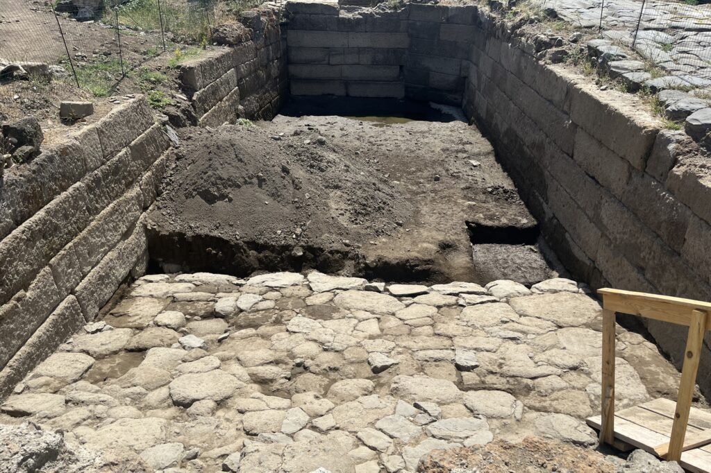 https://showme.missouri.edu/2025/hidden-for-centuries-mizzou-archaeologists-unearth-ancient-roman-water-basin/