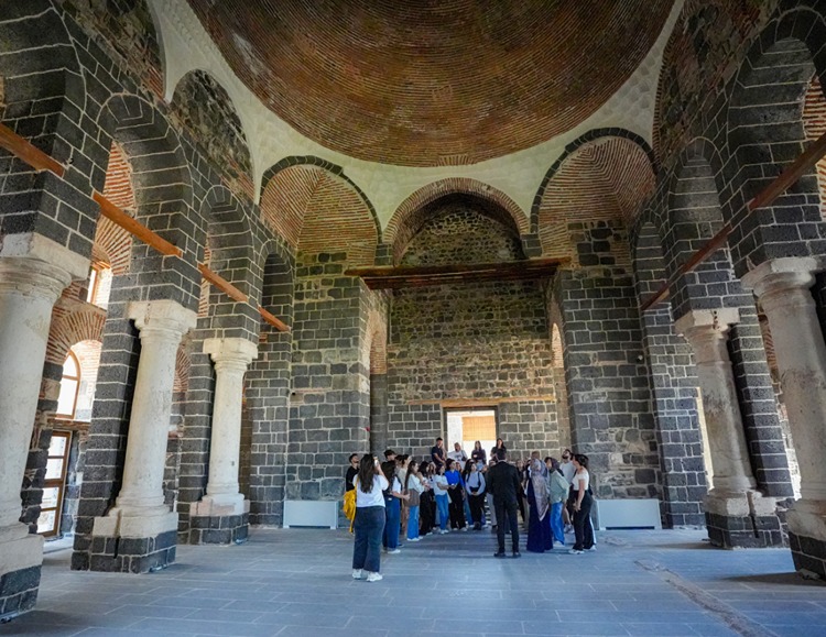 Unique Architectural Detail Unveiled: The “Fingerprint Dome” of Saint George Church Reopens in Diyarbakır