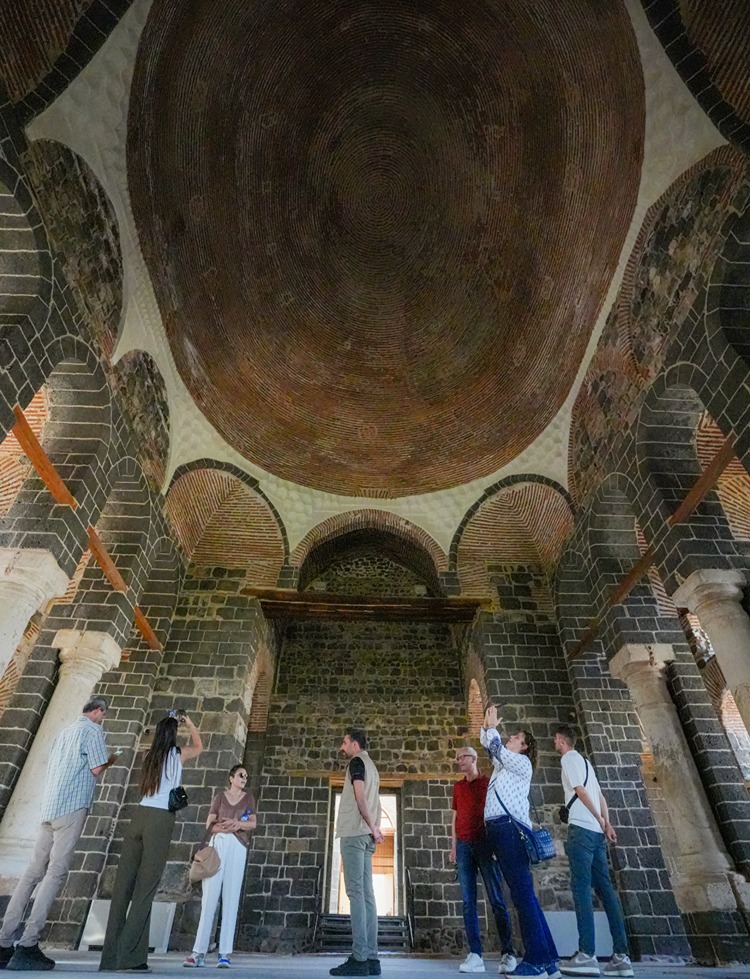 Unique Architectural Detail Unveiled: The “Fingerprint Dome” of Saint George Church Reopens in Diyarbakır