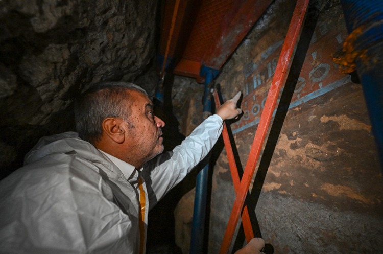 3,000-Year-Old Urartian Wall Paintings Protected Beneath Van’s Garibin Hill