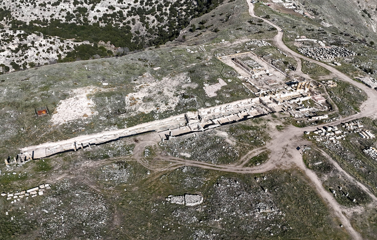 A 2,000-Year-Old Stadium Emerges at Blaundos: The Cliff-Top “Fortress City” of Anatolia Reveals a New Landmark