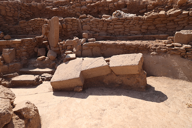 early-amphitheater-at-Karahantepe