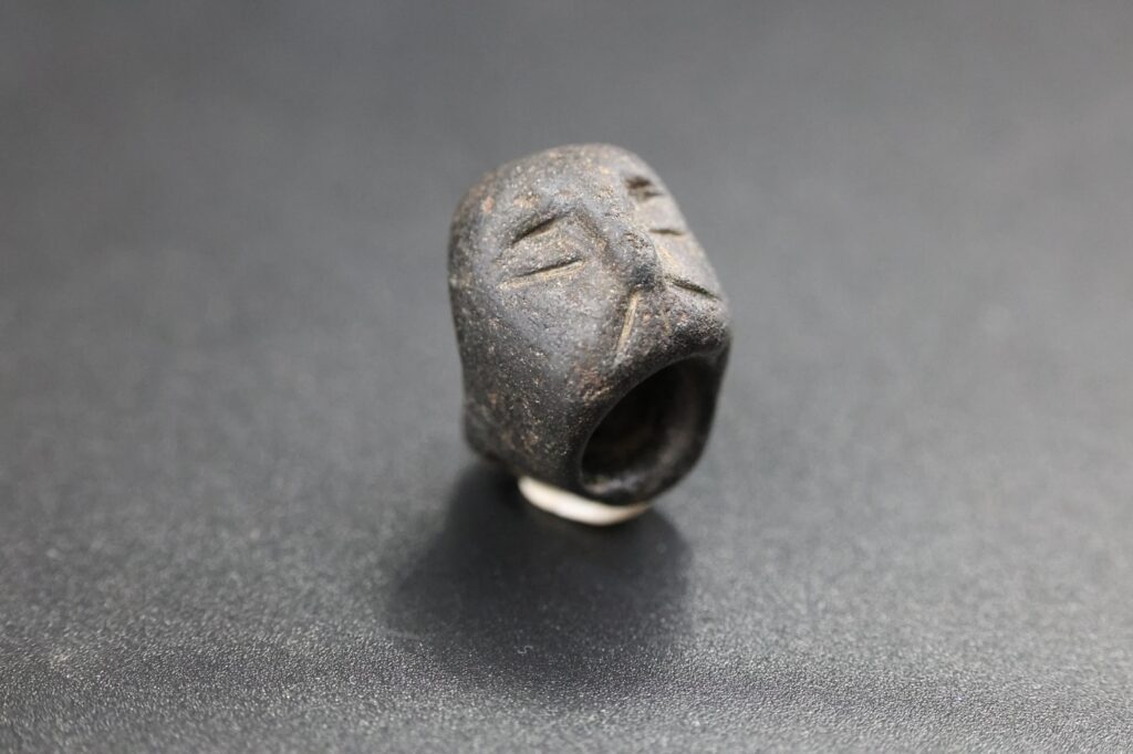 At Sefertepe, Tiny Carvings and a 10,000-Year-Old Skull Room Reveal an Unexpected Symbolic World