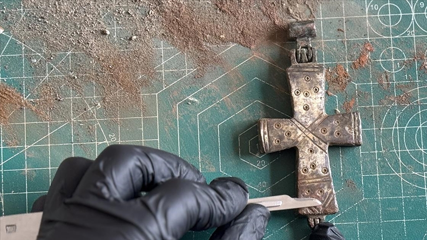A Sealed Medieval Reliquary Cross Unearthed at Ancient Lystra in Central Anatolia