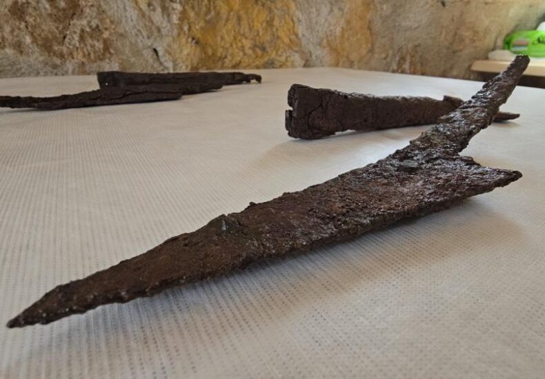 Rare 1,500-Year-Old Knife Set