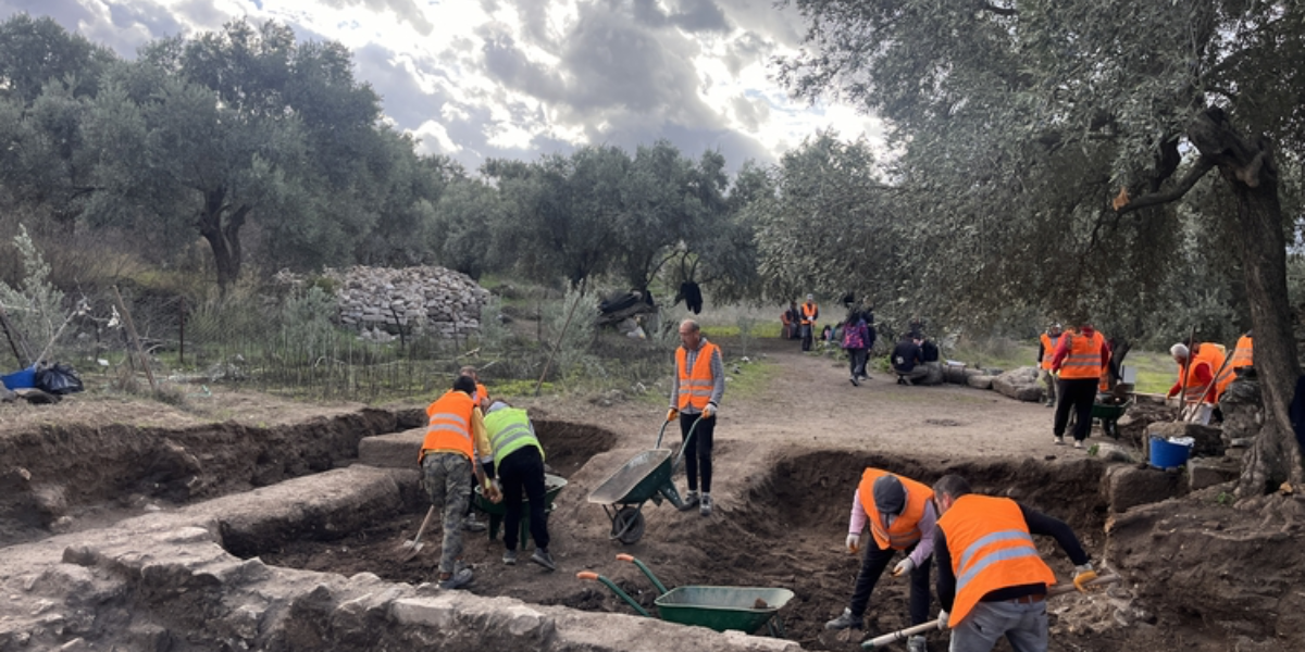 Some artifacts uncovered in the Heraclea excavations revealed 2000-year-old paw prints