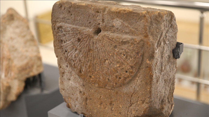 1,000-Year-Old Sundial Found in Ani Ancient City Goes on Public Display in Türkiye