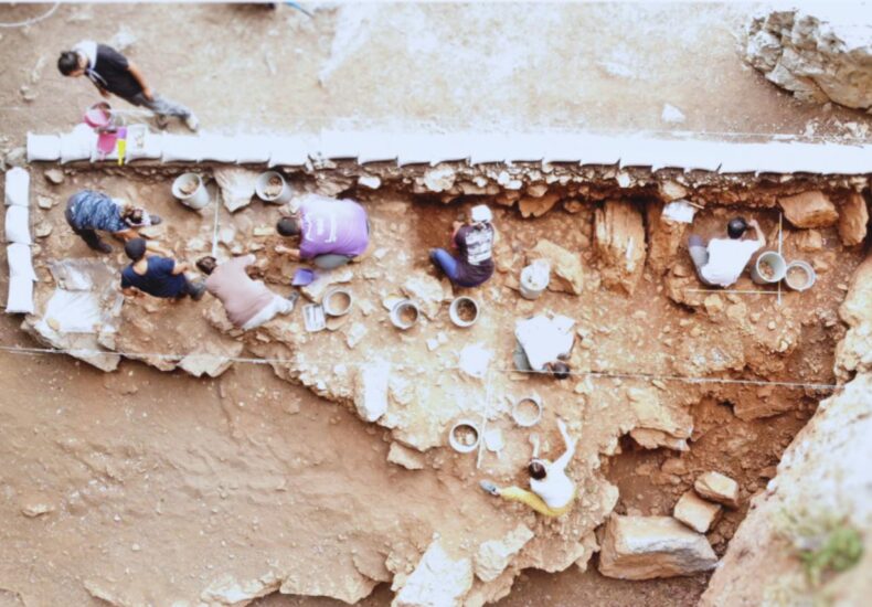 19,000-Year-Old Stone Figurines Unearthed in Türkiye’s Kızılin Cave