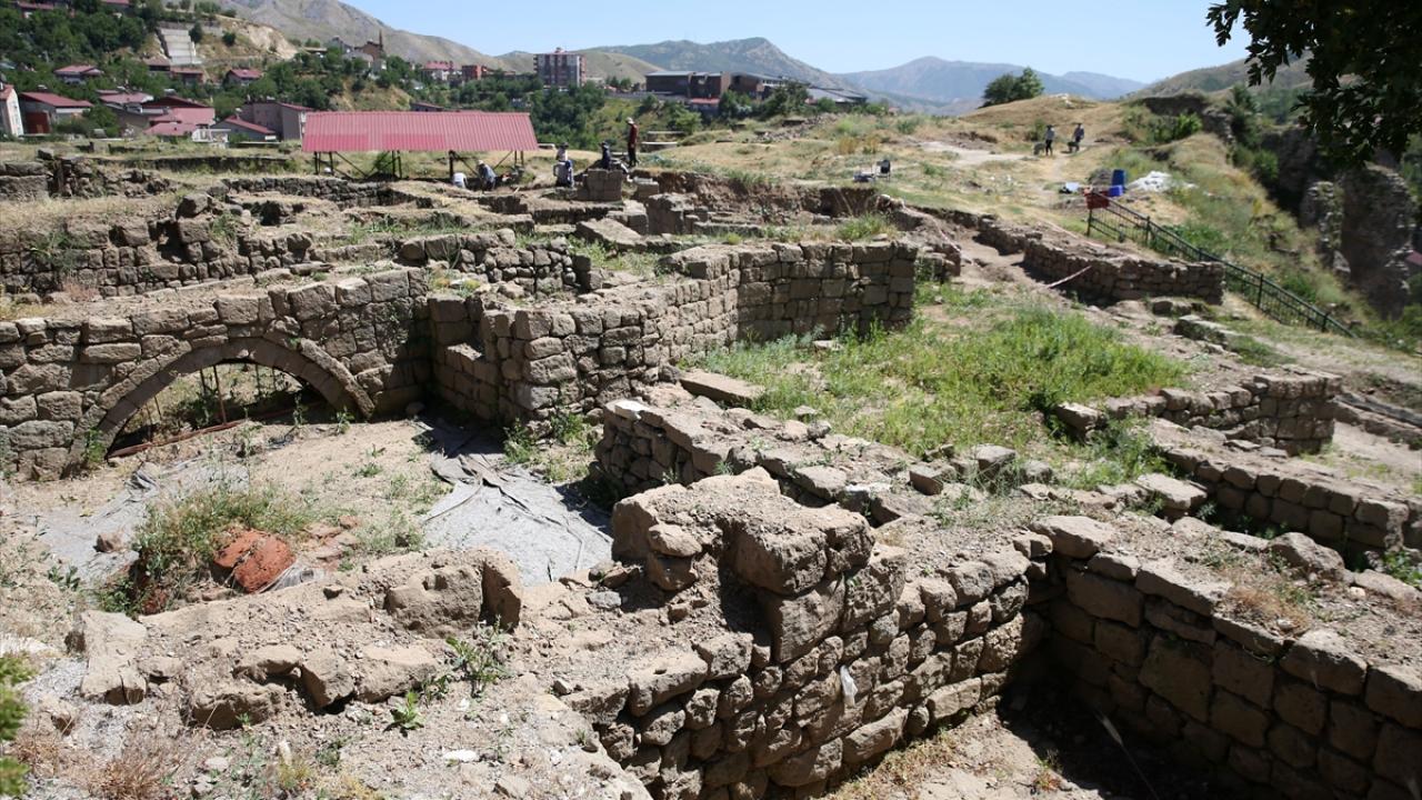 Archaeologists Discover Centuries-Old Prayer Tablet and Ottoman-Era Treasures in Eastern Türkiye