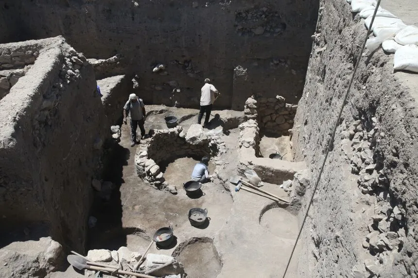 Traces of Assyrian Trade Colonies Emerging in Türkiye's Yassı Höyük: Are Written Tablets on the Horizon?