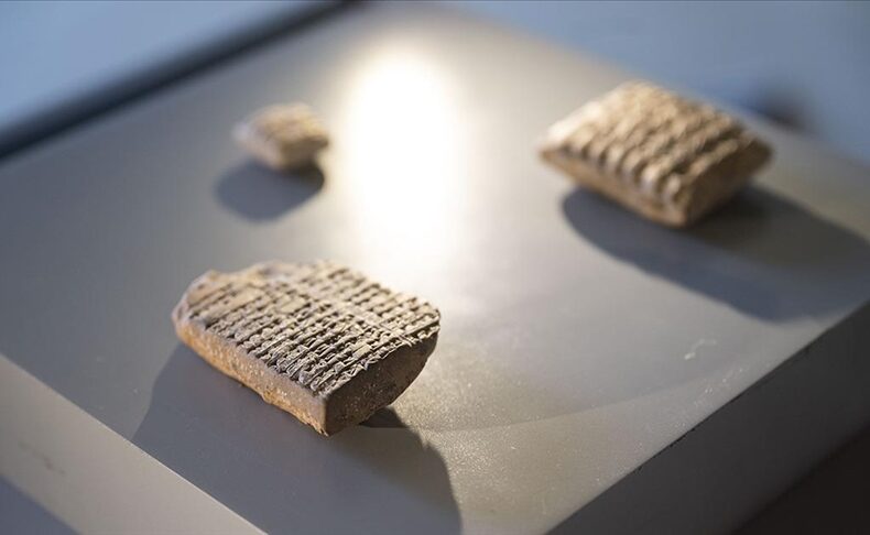 Türkiye Returns 6,000-Year-Old Cuneiform Clay Tablets to Iraq