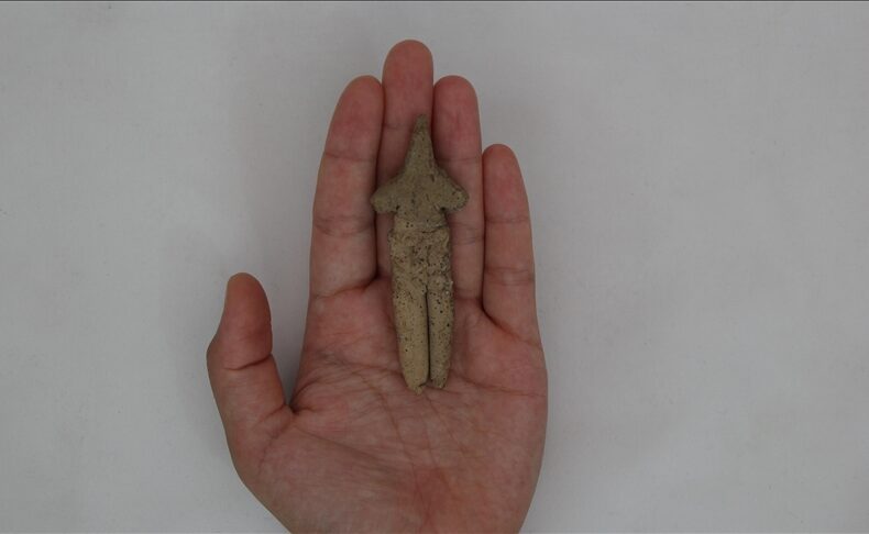 8,000-Year-Old Fox-Clad Male Figurine Unearthed in Izmir, Türkiye