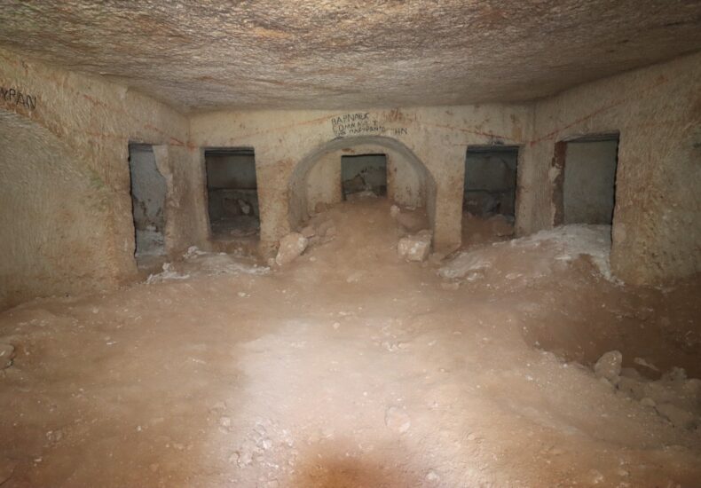 Ancient Rock-Cut Tomb in Suruç Added to Şanlıurfa’s Cultural Inventory