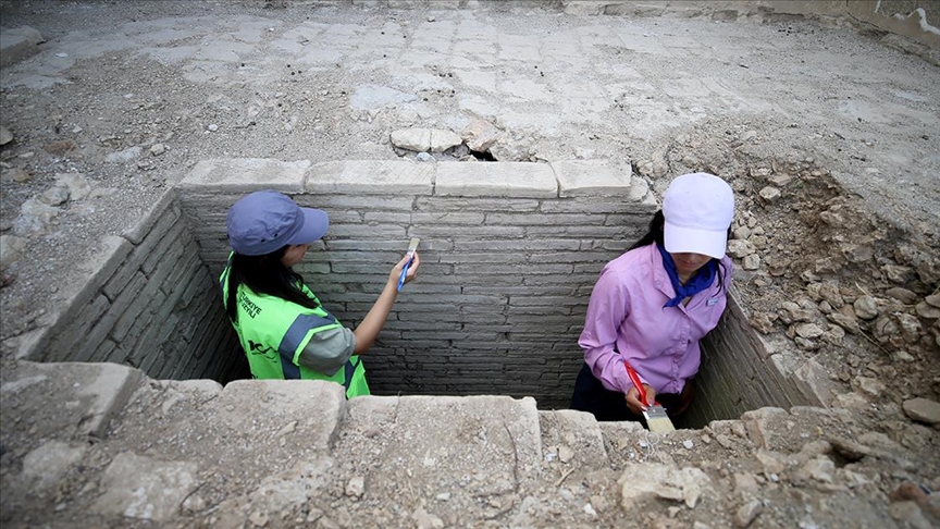 Four Roman-Era Tombs Unearthed at Sillyon Ancient City in Antalya