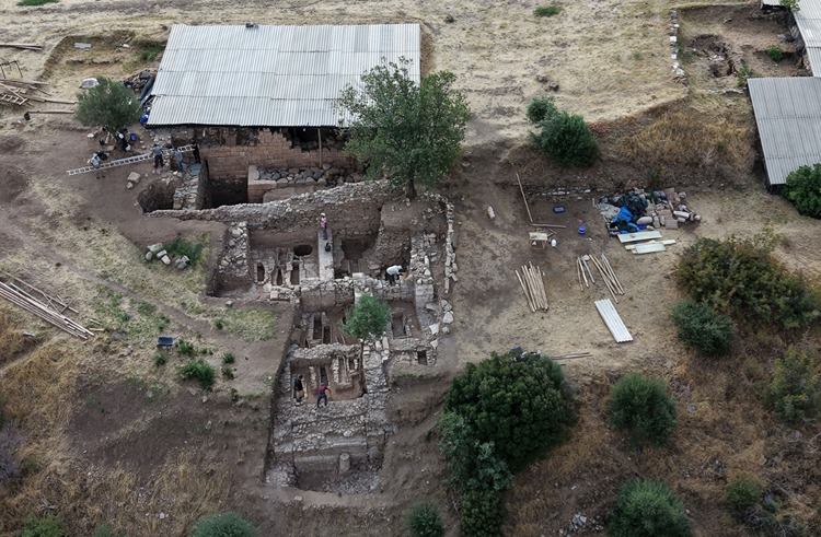 Remains of 2,800-Year-Old Lydian Palace Unearthed at Sardis Ancient City