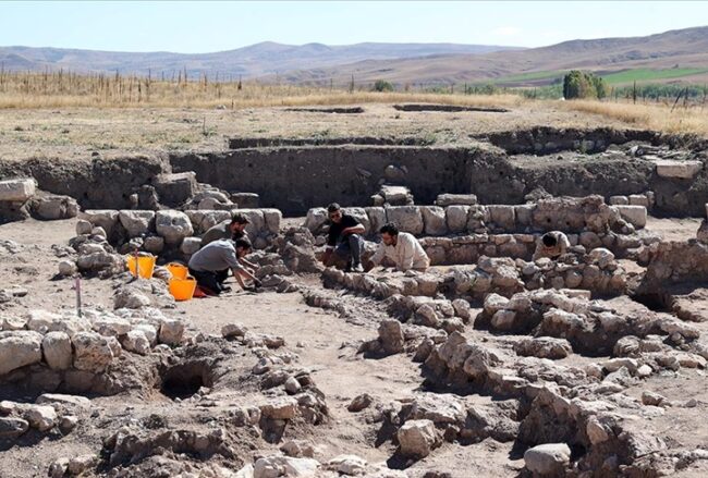 Archaeologists Discover Hittite Bird Divination Tablets and Royal Seals in the Ancient City of Samuha