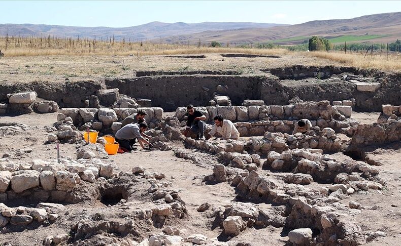 Archaeologists Discover Hittite Bird Divination Tablets and Royal Seals in the Ancient City of Samuha