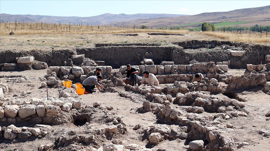 Archaeologists Discover Hittite Bird Divination Tablets and Royal Seals in the Ancient City of Samuha