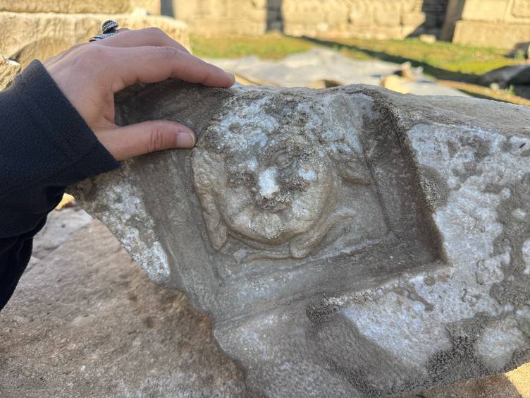 A Smiling Medusa Discovered in the Ancient City of Amastris on Türkiye’s Black Sea Coast