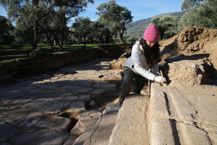 At Nysa 1,800-Year-Old Steps to a Roman Library